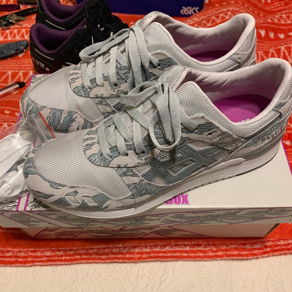 Asics Gel Lyte III, Atmosphere/ Solebox collab. UV light changing.